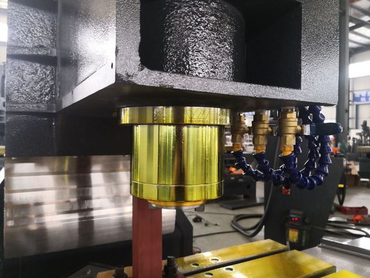 เครื่องกัดโลหะ ซีเอ็นซี 380V พร้อมแผ่นรองเท้า ซีเอ็นซี Machine Center