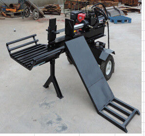 เครื่องแยกท่อนซุงแนวตั้งพลังงานดีเซลให้อาหารป่า 45 Ton Wood Splitter