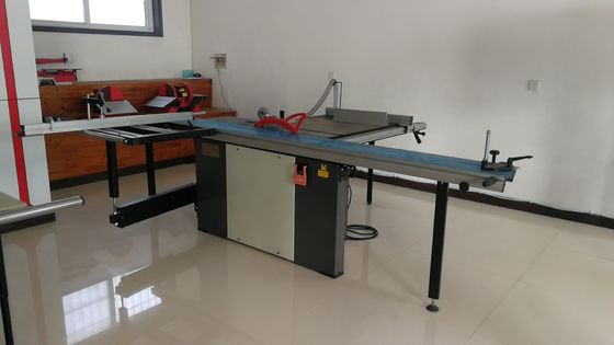 50HZ ซีเอ็นซี Sliding Table Saw เครื่องเลื่อยแผง ซีเอ็นซี ปรับความเร็วได้