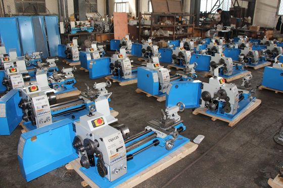 C6251 เครื่องกลึงโลหะซีเอ็นซี Heavy Duty Super Rigidity เครื่องกลึงโลหะเฟสเดียว