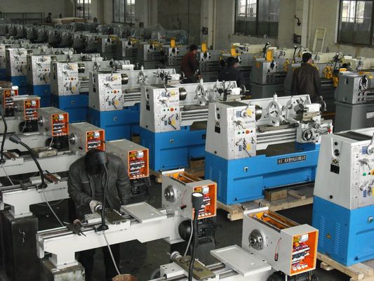 C6251 เครื่องกลึงโลหะซีเอ็นซี Heavy Duty Super Rigidity เครื่องกลึงโลหะเฟสเดียว