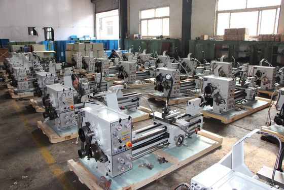 C6251 เครื่องกลึงโลหะซีเอ็นซี Heavy Duty Super Rigidity เครื่องกลึงโลหะเฟสเดียว